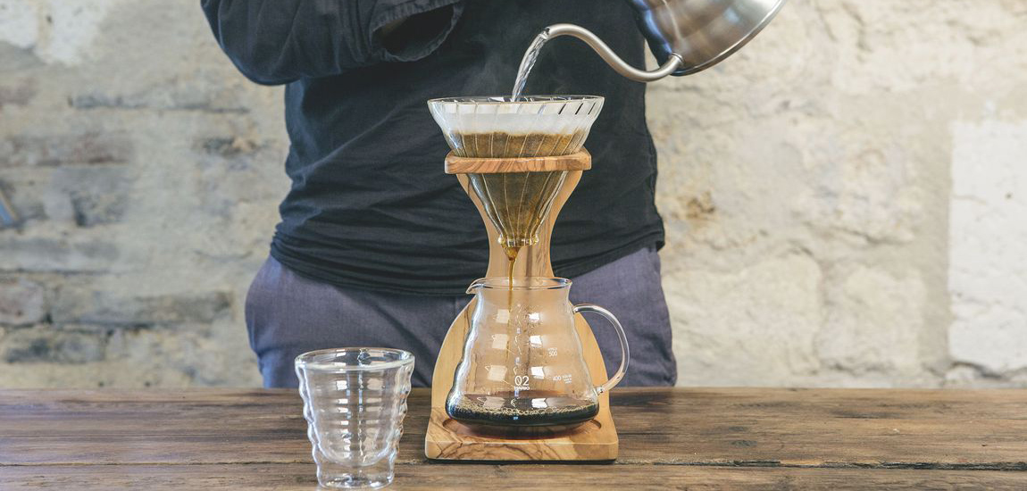 Préparation du café filtre en méthode douce – filtrage manuel - avec le V60  Hario - FLAVANA